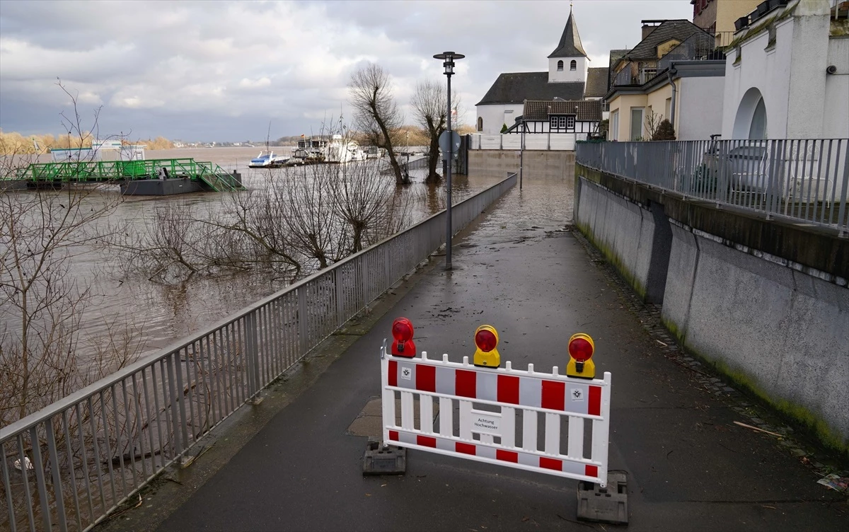 Almanya\'da sel ve su baskınlarına karşı uyarı