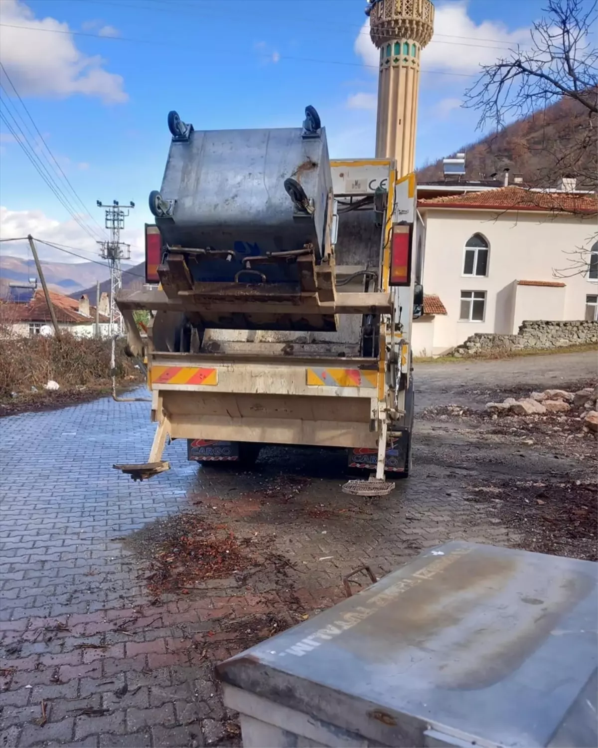 Tokat\'ın Almus ilçesinde mesire alanları ve mezarlıklar temizlendi