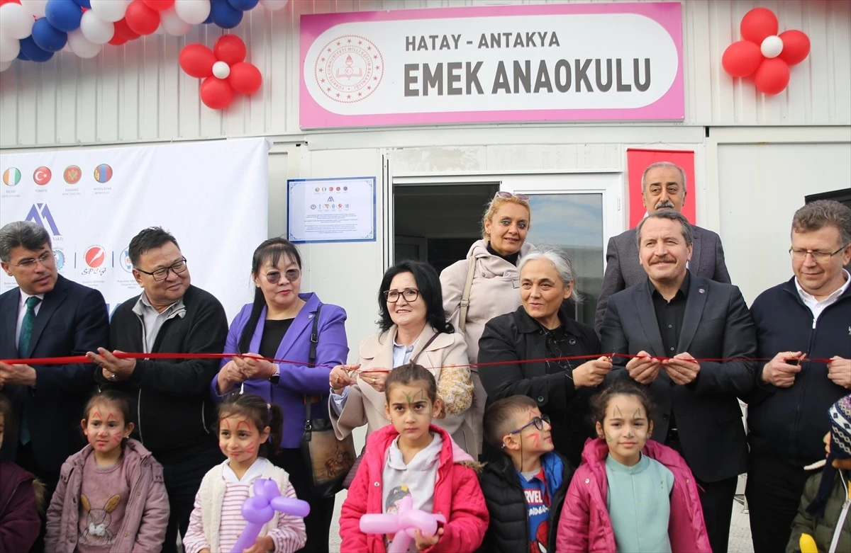 Hatay\'ın Antakya ilçesinde Mehmet Akif İnan Vakfı öncülüğünde Emek Anaokulu açıldı