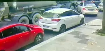 AVCILAR'da beton mikseri park halindeki otomobile çarptı