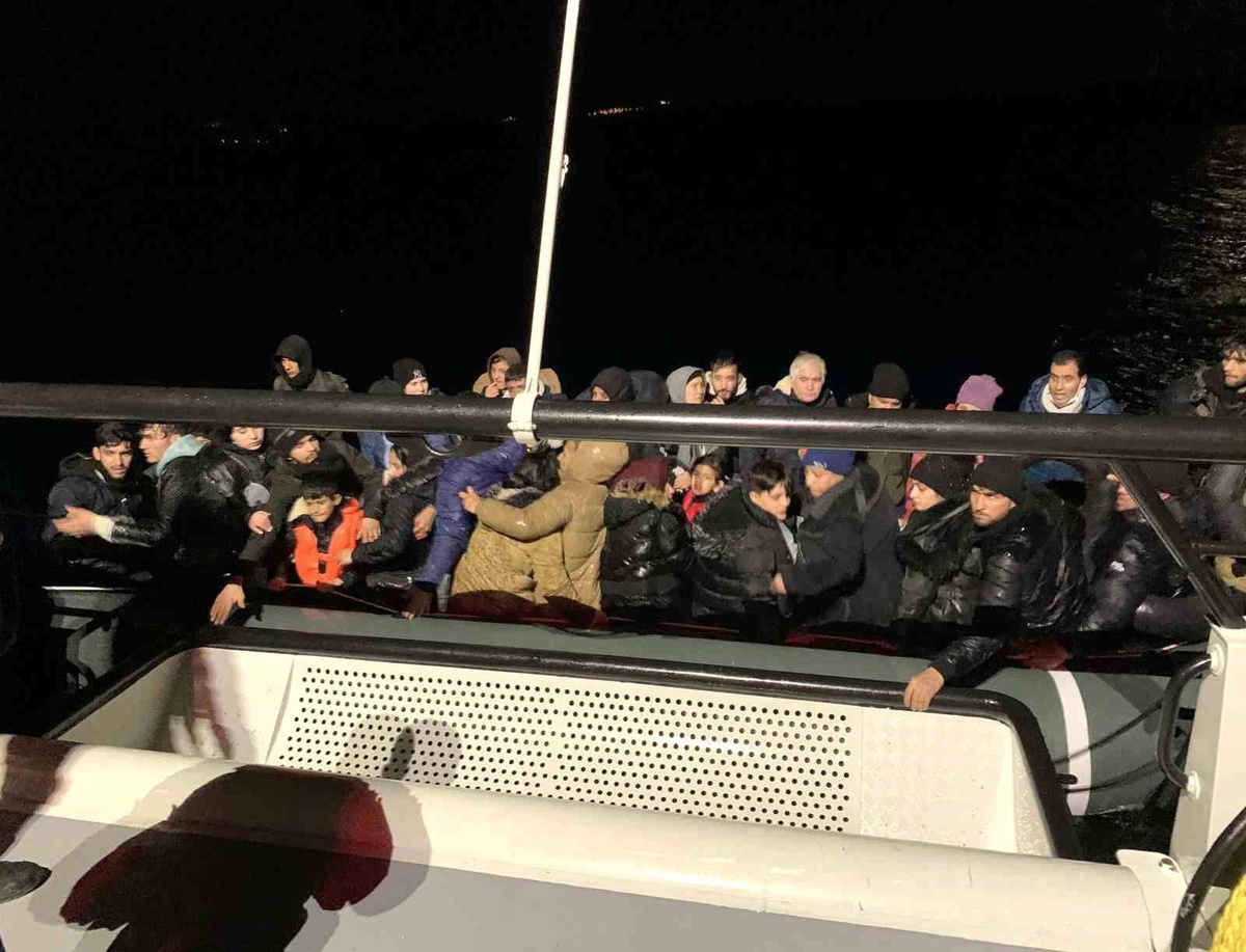 Çanakkale\'de Sahil Güvenlik ekipleri tarafından 46 kaçak göçmen yakalandı