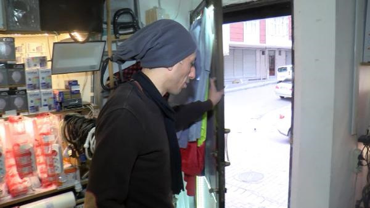 Bahçelievler\'de iş yeri sahibi hırsızları paspas sopasıyla kovaladı