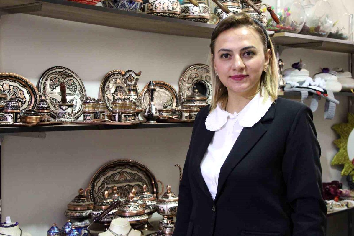 Bingöl\'de Kadınlar Bakır İşleme Kursuna Katılarak Ev Ekonomilerine Katkı Sağlıyor
