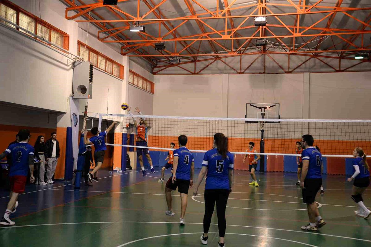 BUÜ\'de düzenlenen spor turnuvası sona erdi