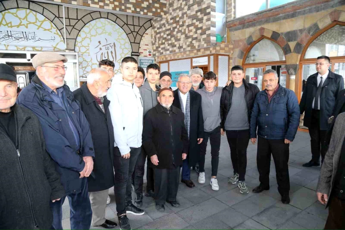 Kayseri Büyükşehir Belediye Başkanı Hisarcık Mahallesi\'nde Vatandaşlarla Buluştu