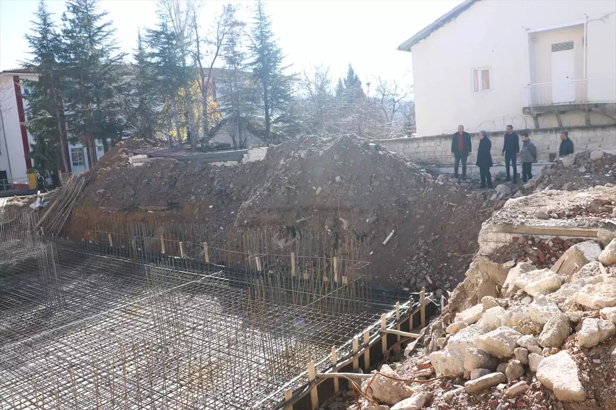 Baskil Belediye Başkanı İhsan Akmurat, İlçe Emniyet Amirliği binasının yapımını inceledi