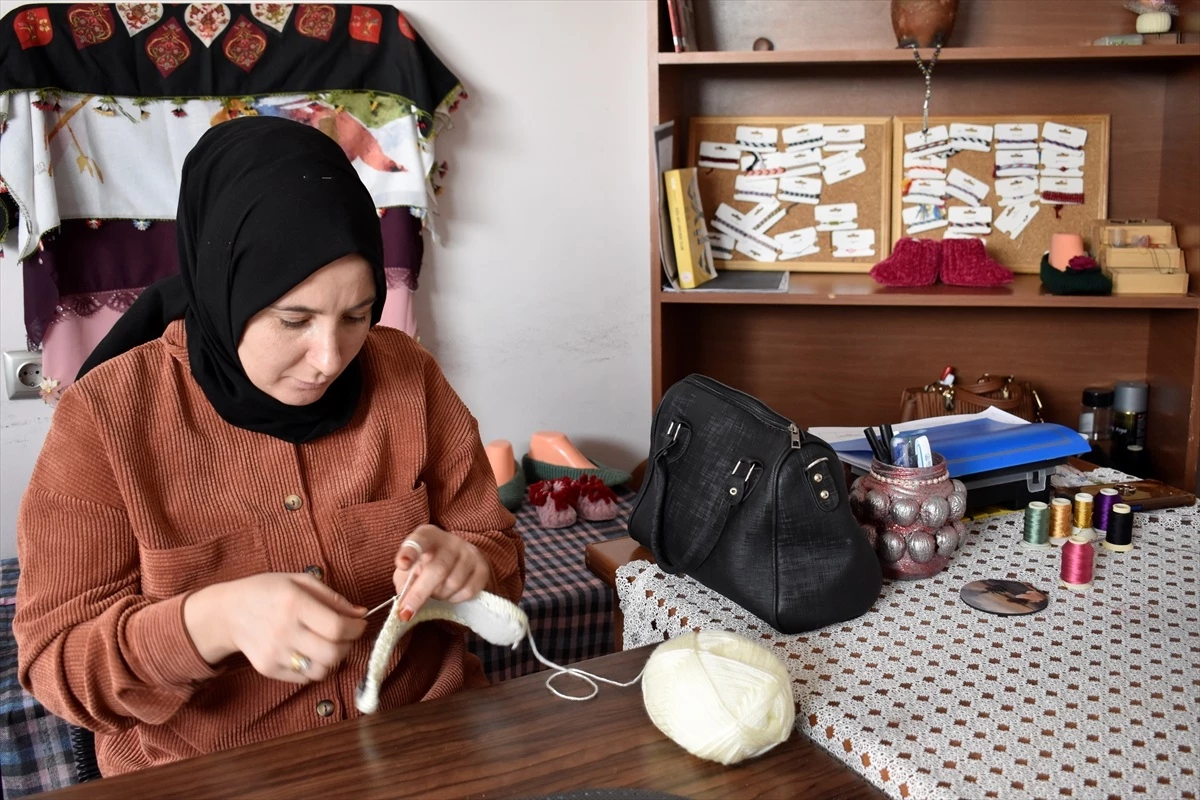 Bitlis Belediyesi Kadın Destek Merkezi\'nde Kadınlar Hem Meslek Öğreniyor Hem de Aile Bütçelerine Katkı Sağlıyor