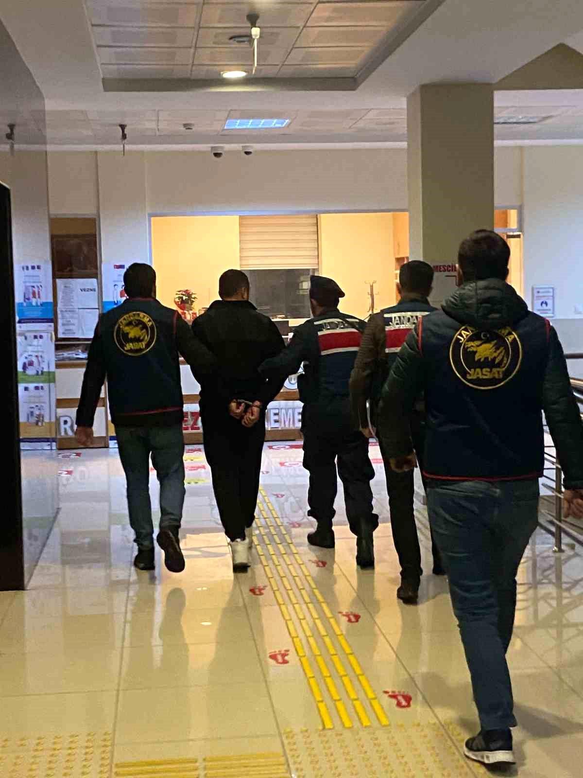 Burdur İl Jandarma Komutanlığı ekipleri asayiş uygulamalarında 2 şahsı tutukladı