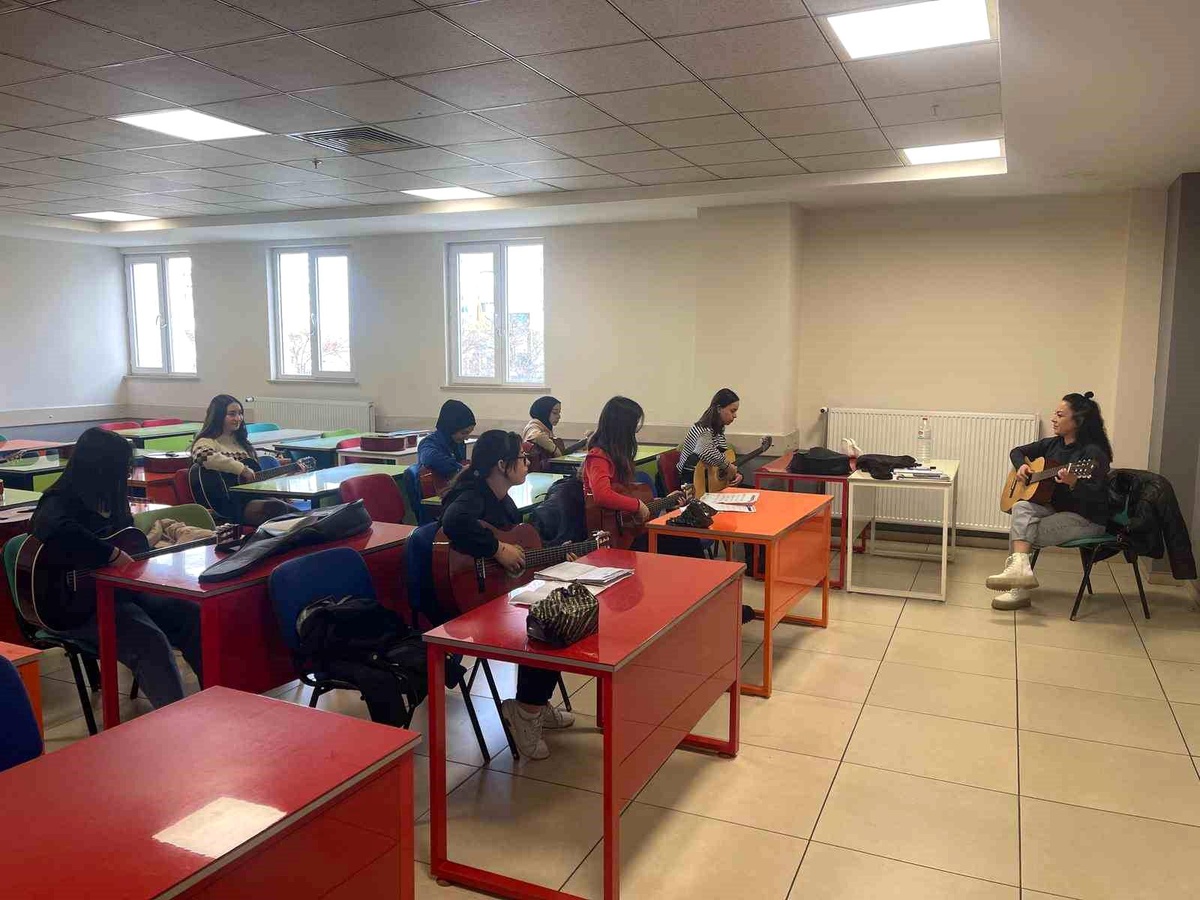 Kayseri Büyükşehir Belediyesi\'nin Değer Gençlik Merkezi\'nde Eğitim Öğretim Dönemi Dolu Dolu Geçiyor