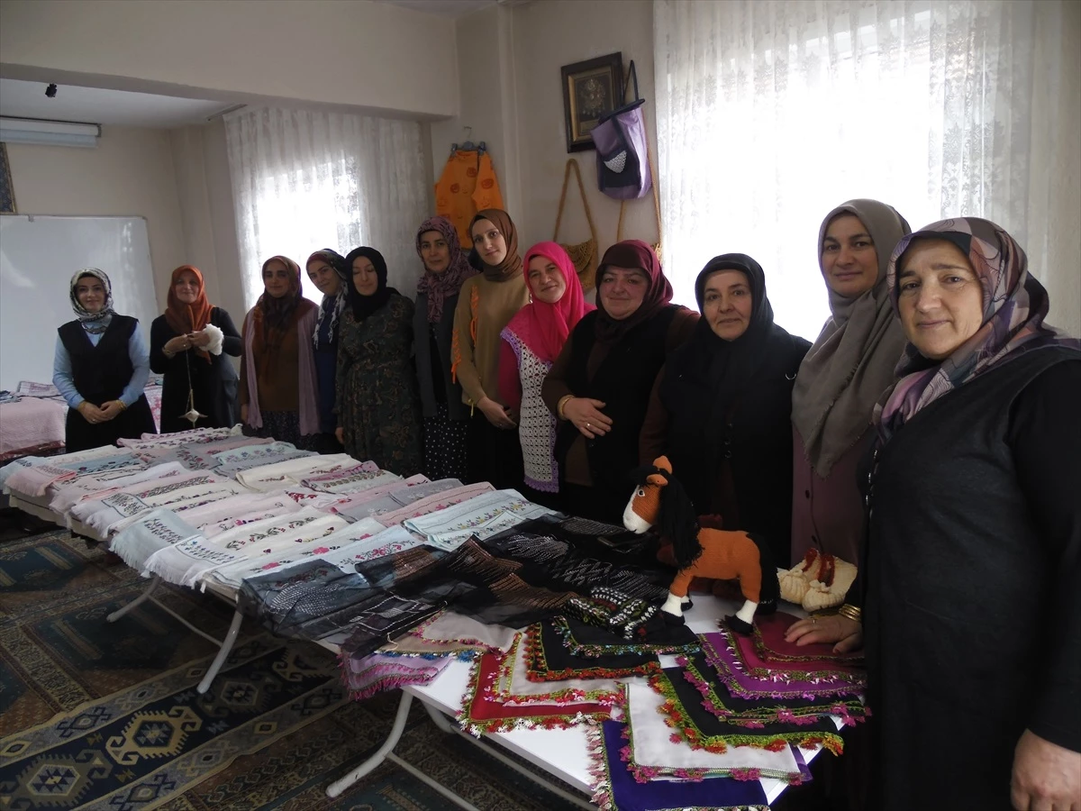 Çankırı\'da Kadınlar, Ördükleri Ürünleri Gazze\'ye Bağışladı