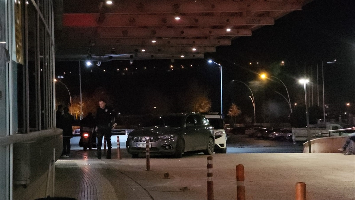 Çorum\'da polis ekiplerince yapılan huzur uygulamasında silah ve uyuşturucu ele geçirildi
