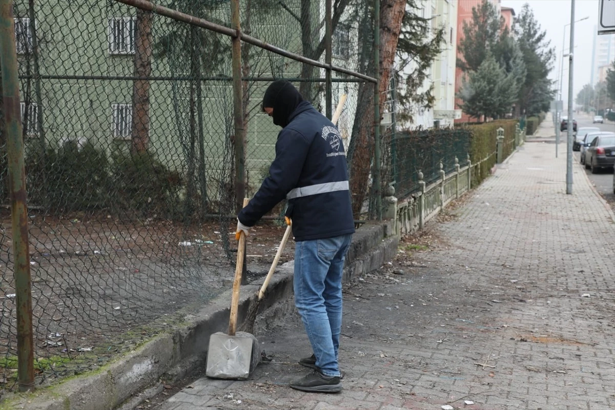 Diyarbakır Yenişehir Belediyesi Temizlik Çalışmalarını Sürdürüyor