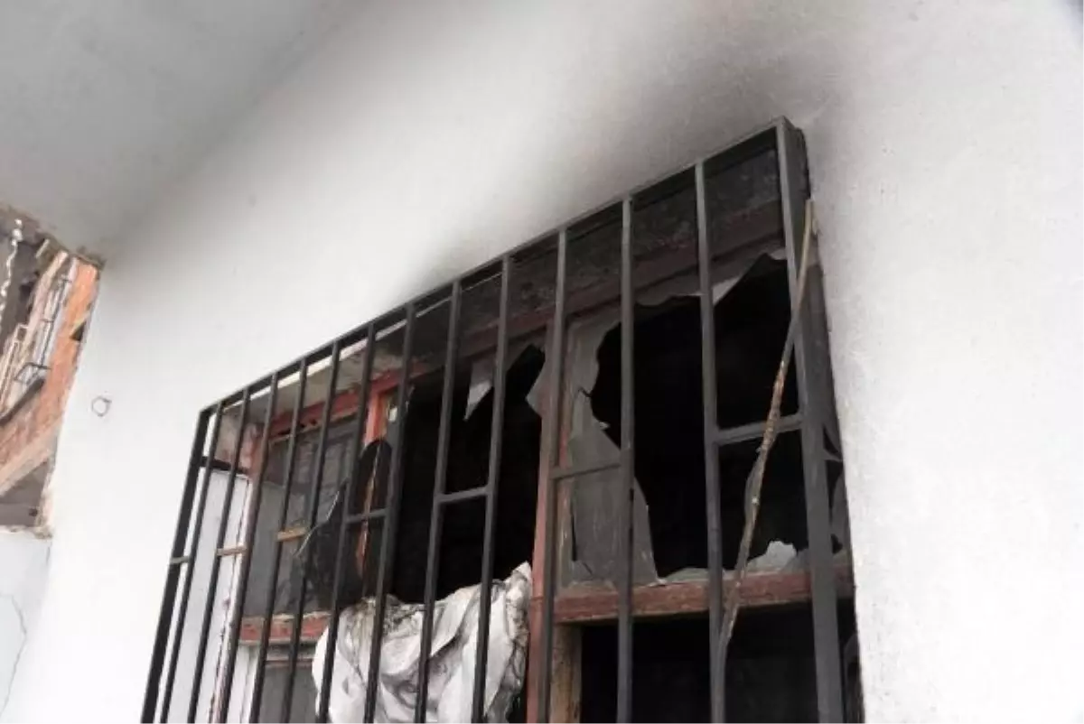 Kahramanmaraş'ta çıkan yangında hayatını kaybeden baba ve kızı toprağa verildi