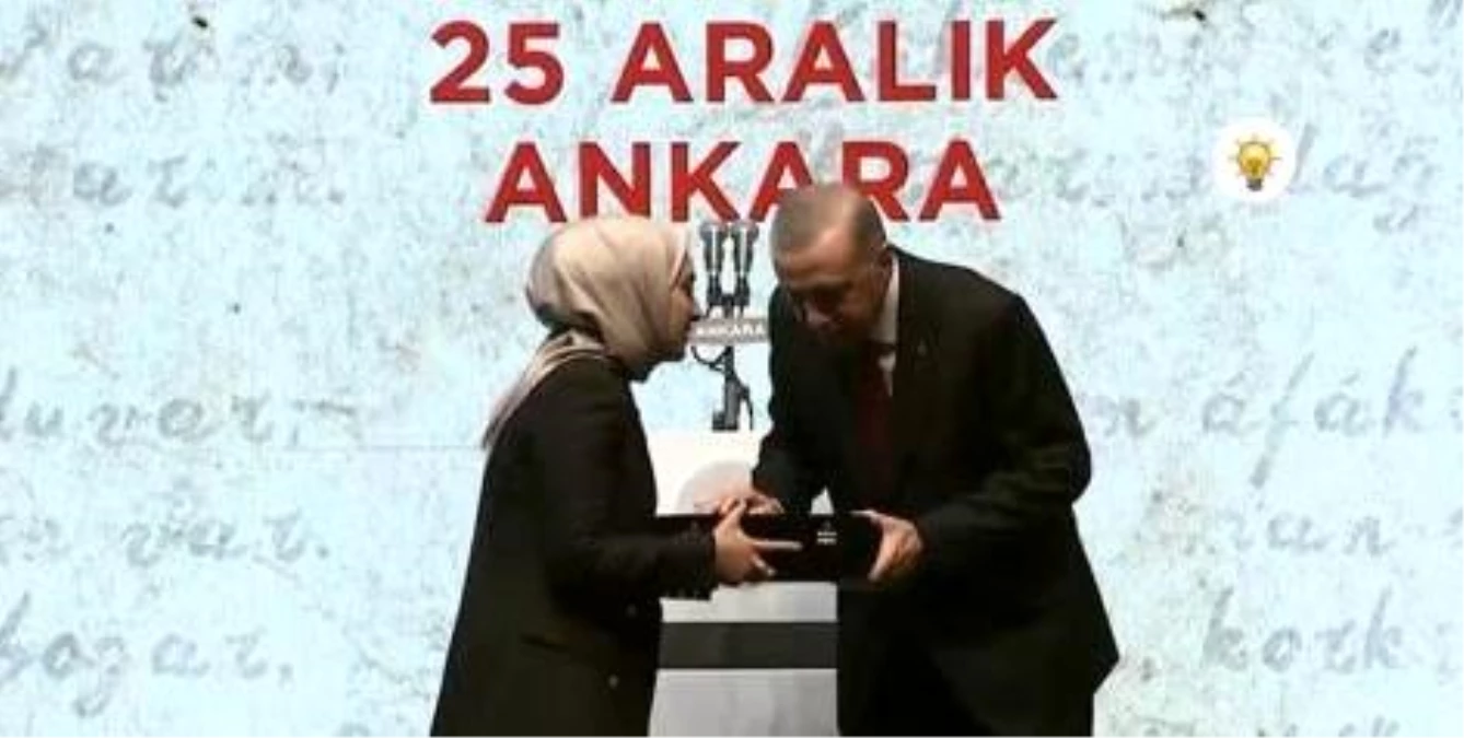 AK Parti Gençlik Kolları Başkanlığı tarafından düzenlenen Mehmet Akif Ersoy\'u Anma Programı\'nda ödül töreni