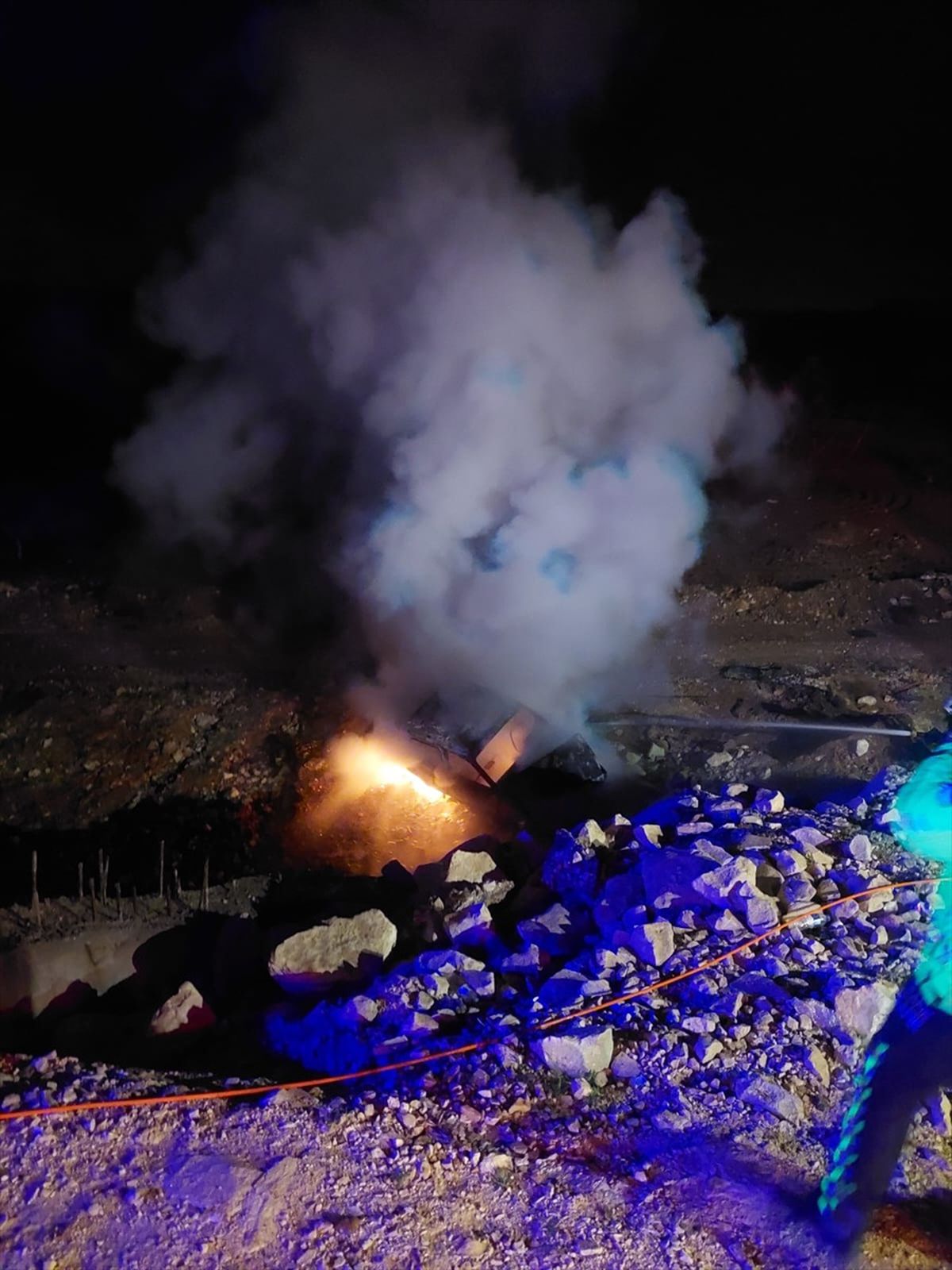 Gaziantep\'te otomobil şarampole devrildi, sürücü yaralandı