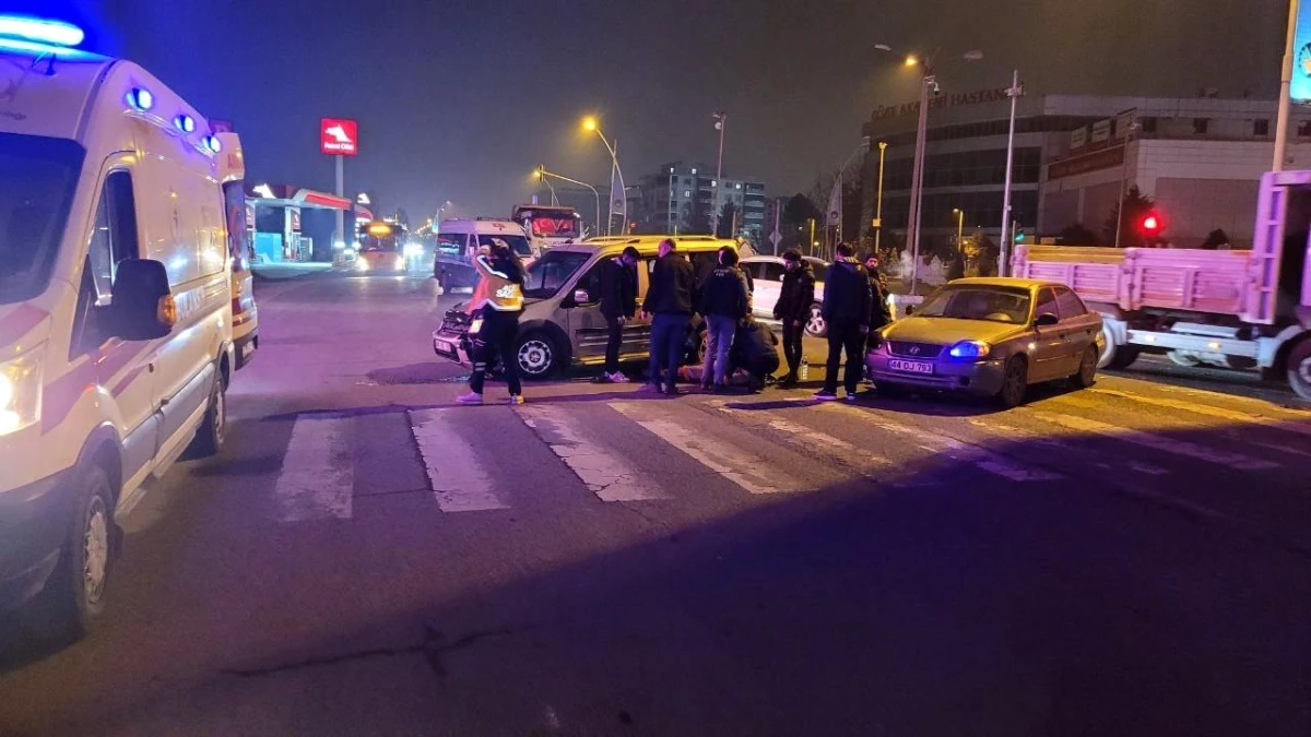 Malatya\'da hafif ticari araç ile otomobilin karıştığı trafik kazasında 1 kişi yaralandı