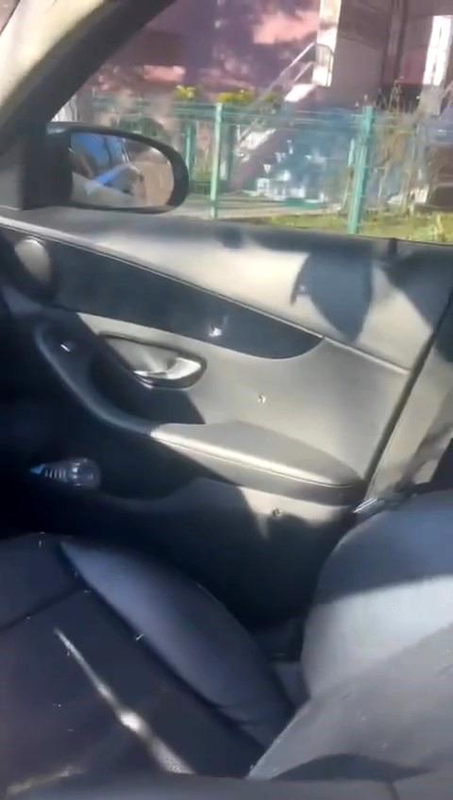 Kocaeli'de İş Adamının Otomobiline Saldırı Kocaeli'de İş Adamının Otomobiline Saldırı