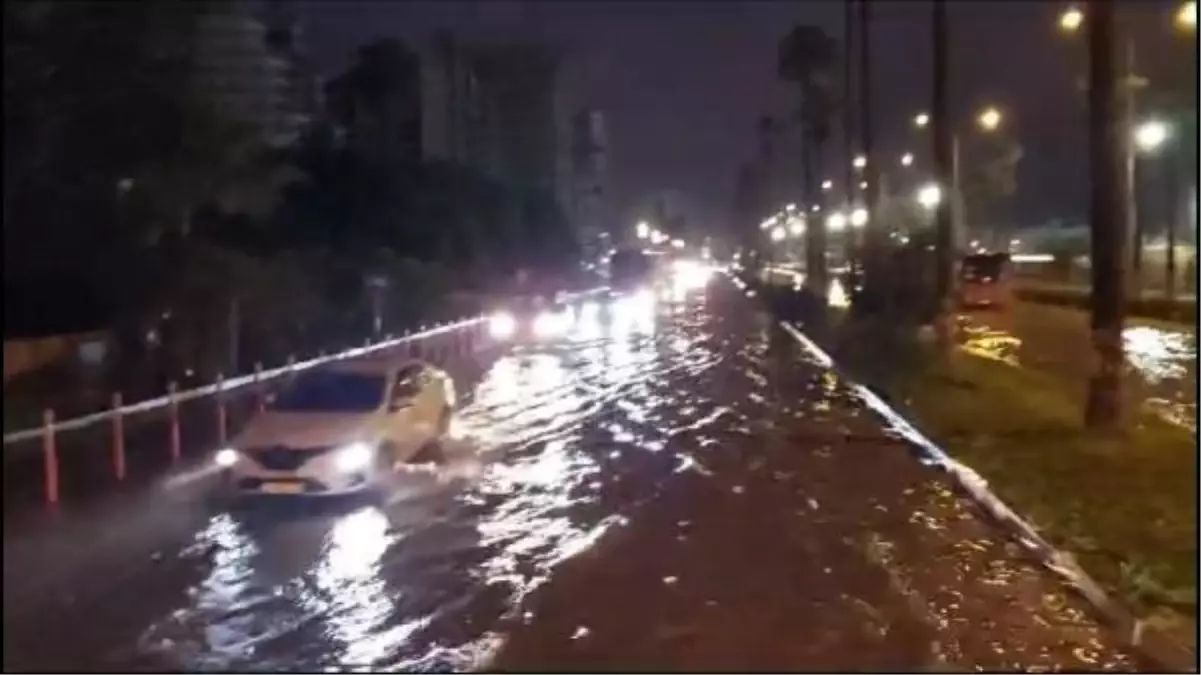 İskenderun'da sağanak yağış hayatı olumsuz etkiledi
