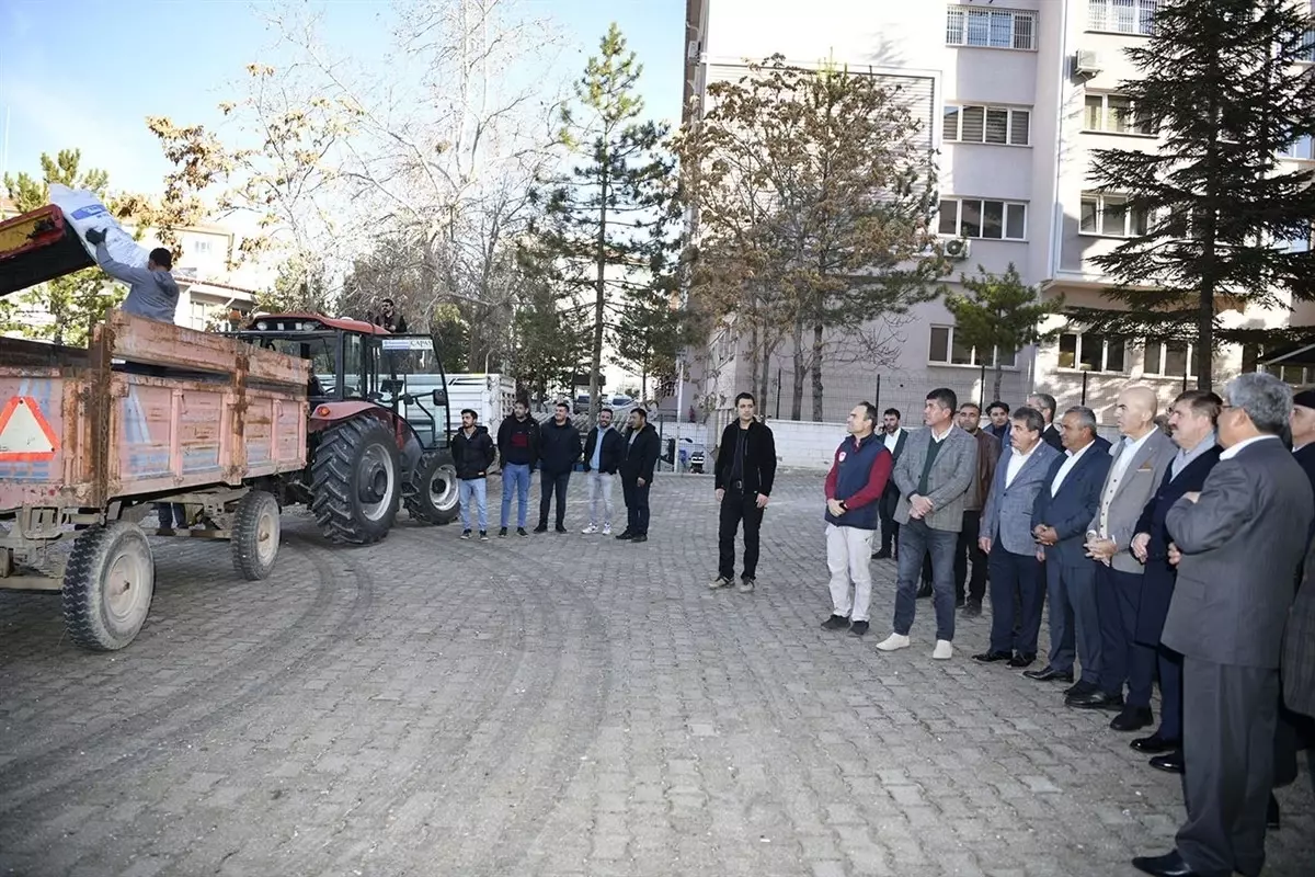 Karaman İl Tarım ve Orman Müdürlüğü, doğal afetlerde zarar gören çiftçilere gübre ve yem desteği sağladı