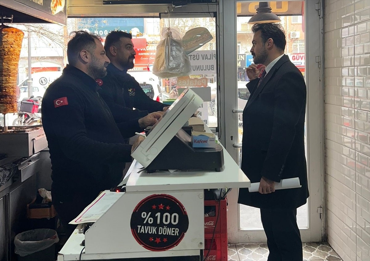 Kırşehir Ticaret İl Müdürlüğü, esnafa yeni fiyat listesi uygulamasını anlattı