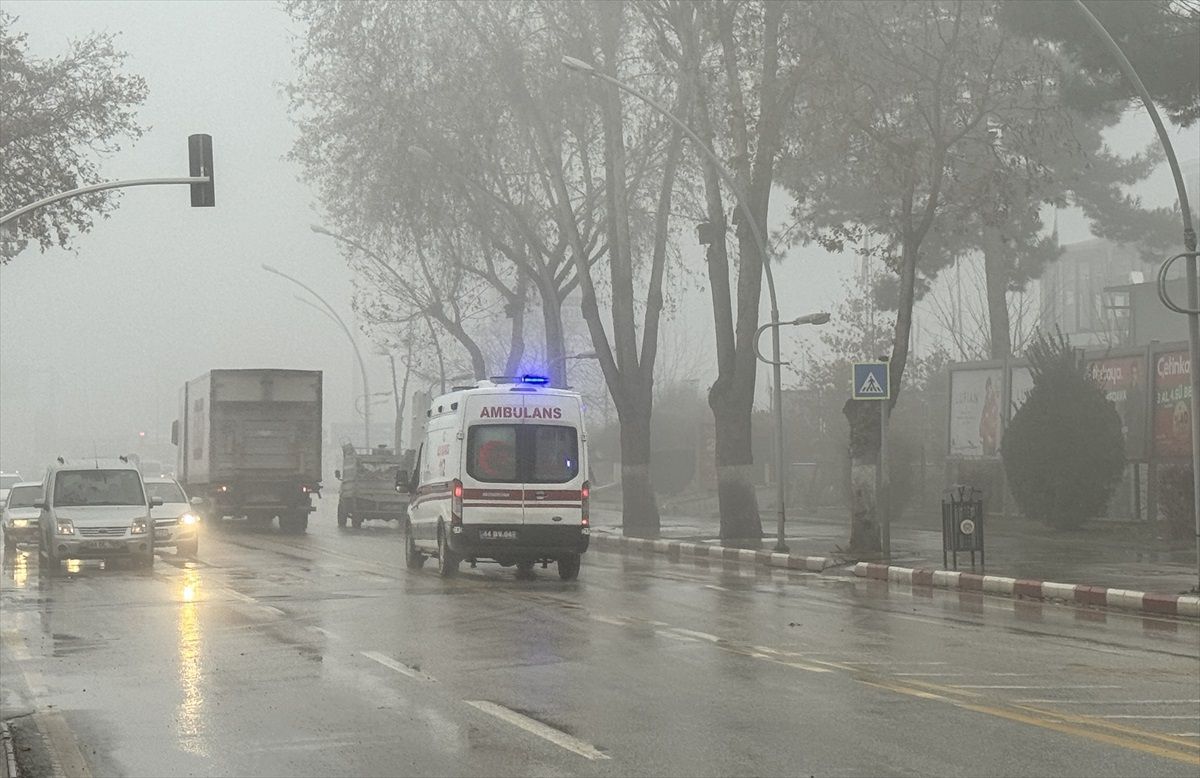 Malatya\'da yoğun sis nedeniyle görüş mesafesi düştü