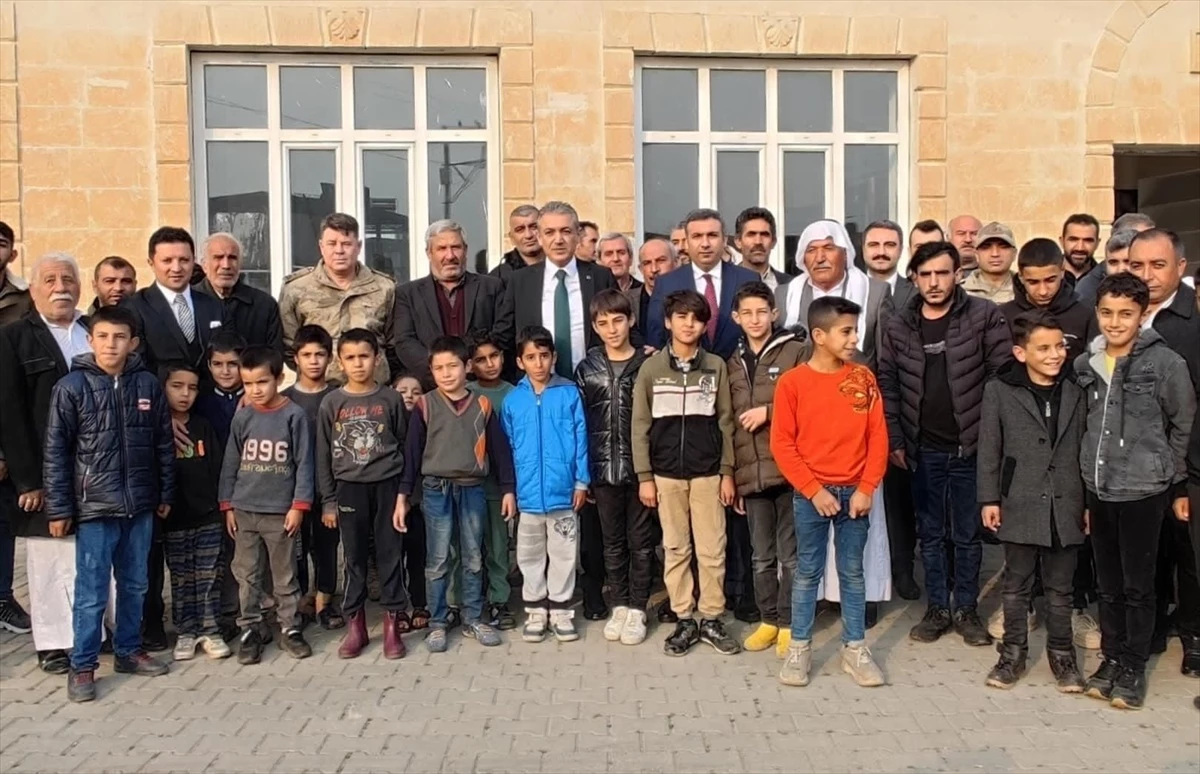 Mardin Valisi ve Büyükşehir Belediye Başkan Vekili Tuncay Akkoyun, Artuklu ilçesinde mahalle ziyaretleri gerçekleştirdi