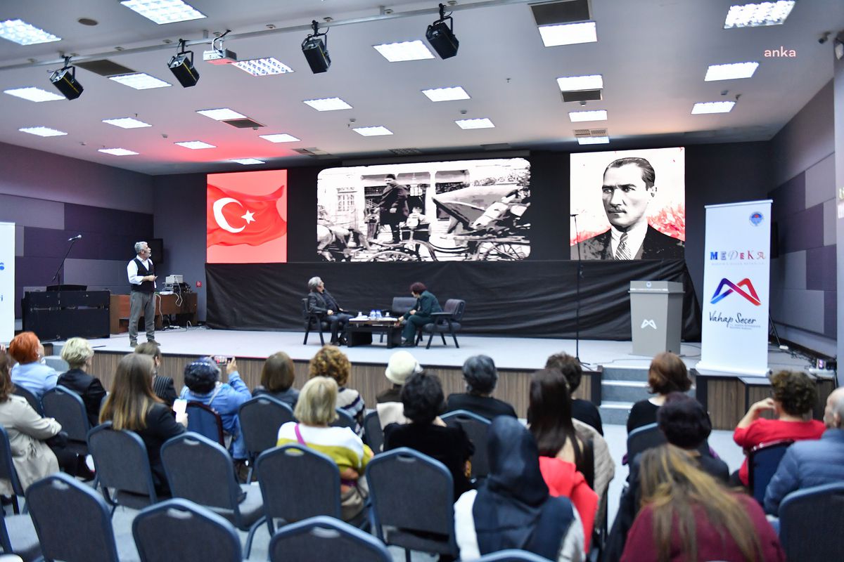 Mersin\'in kurtuluşu kutlandı: Sivil Toplumun Sesi Korosu marş seslendirdi