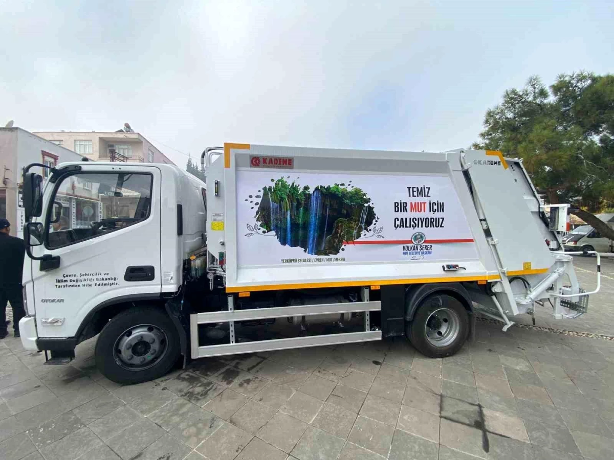 Mut Belediyesi Araç Filosuna Yeni Bir Çöp Kamyonu Ekledi