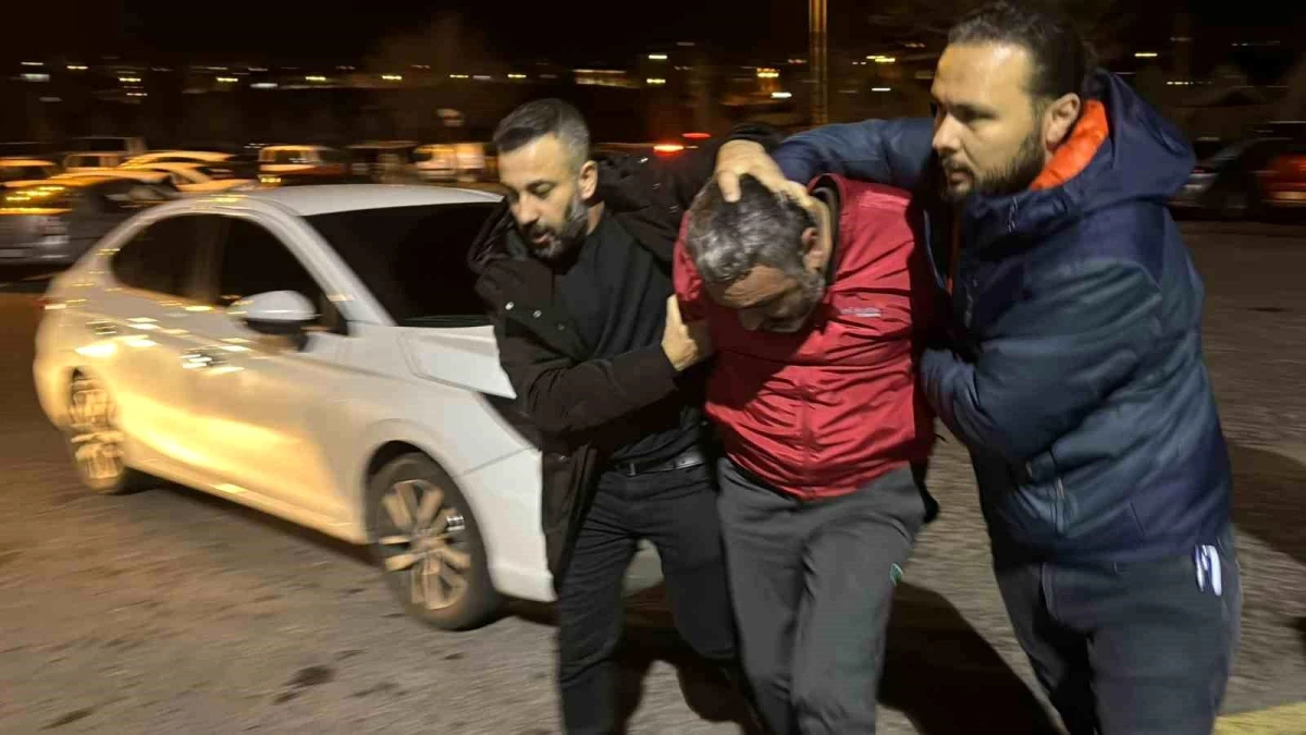 Nevşehir\'de Dükkan Sahibi Polis Ekiplerinin Üzerine Araç Sürdü, 1 Polis Yaralandı