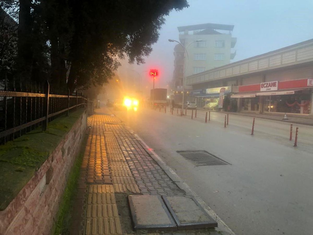 Bilecik\'te Yoğun Sis Sürücülere Zor Anlar Yaşattı