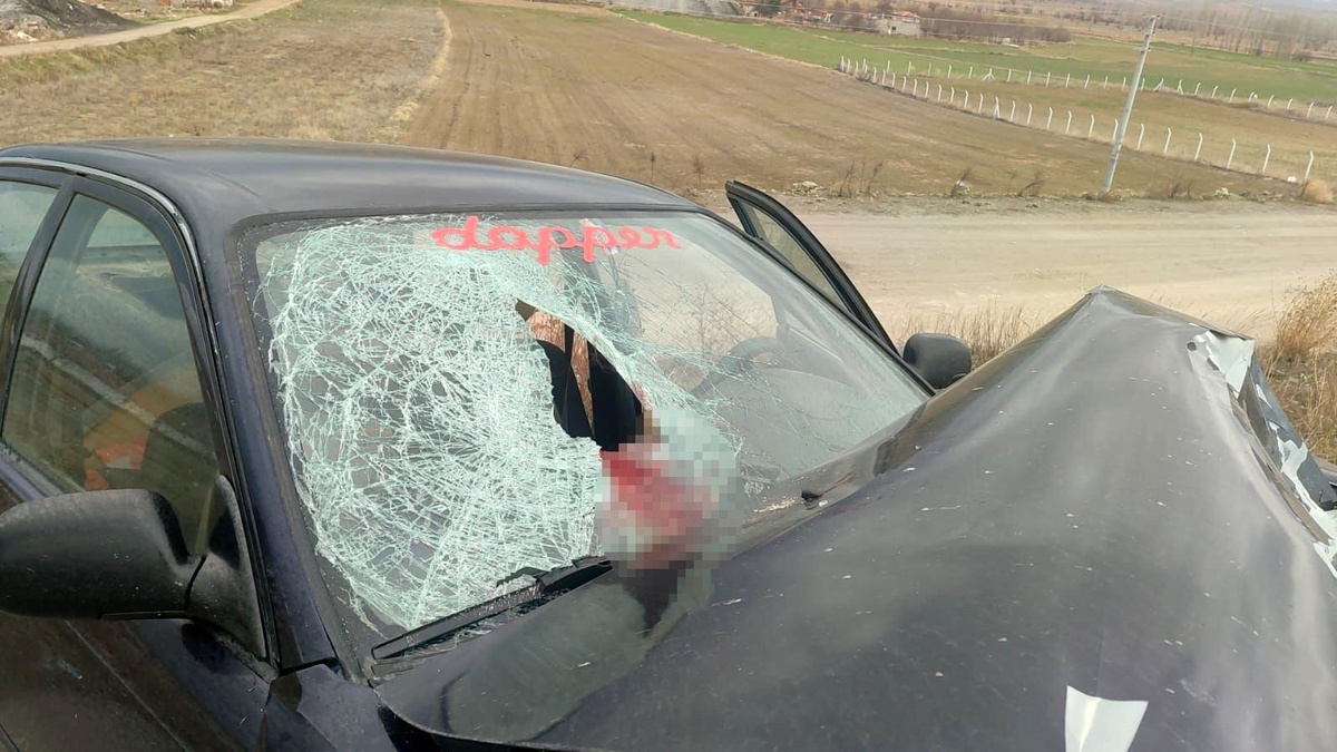 Afyonkarahisar\'da Otomobil Tankere Çarptı: 10 Aylık Bebek Hayatını Kaybetti
