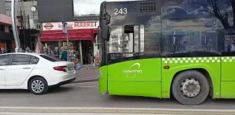 Derince'de belediye otobüsüne arkadan çarpan özel halk otobüsü kazaya yol açtı