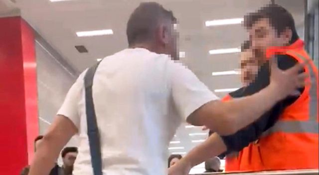 Sabiha Gökçen Havalimanı'nda ortalık karıştı: Bakanın akrabasıyım, sülaleni bitireceğim Sabiha Gökçen Havalimanı'nda ortalık karıştı: Bakanın akrabasıyım, sülaleni bitireceğim