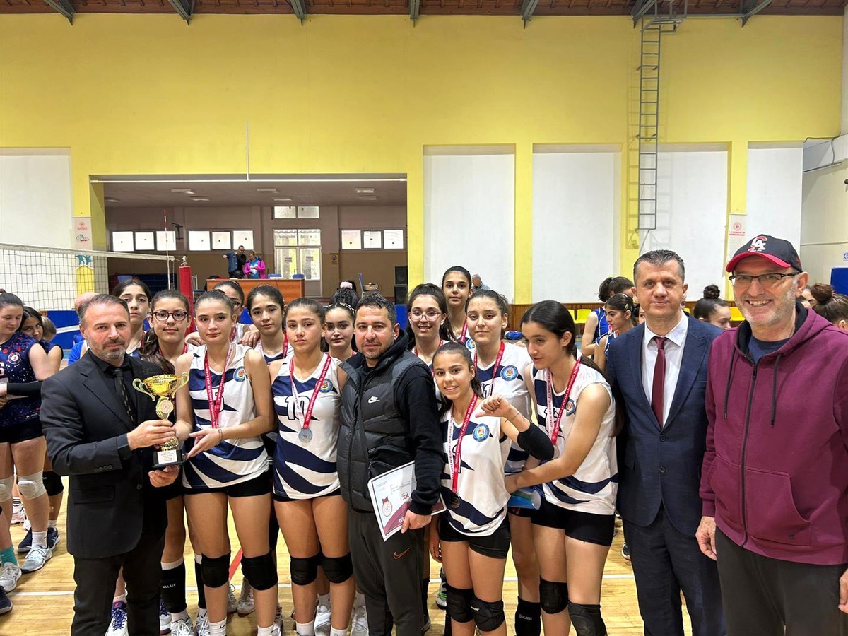 Aydın\'da Okullar Arası Yıldız Kızlar Voleybol Müsabakaları Son Buldu