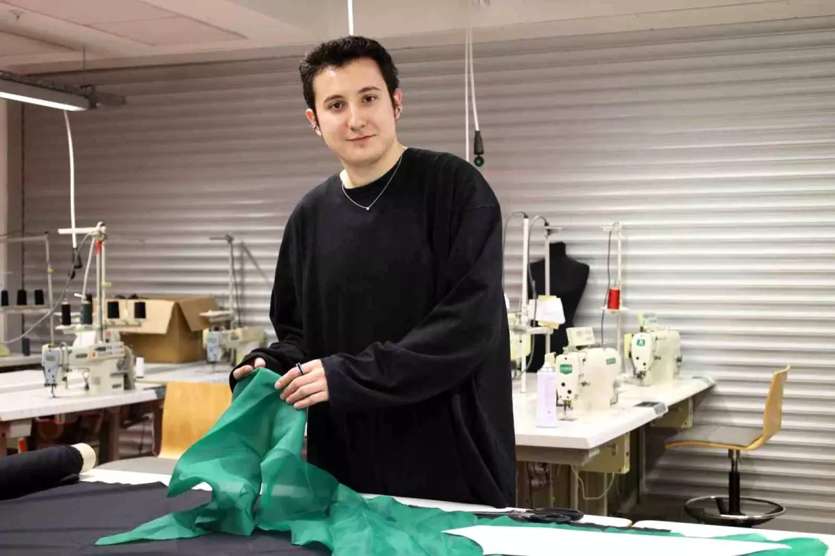 İEÜ Mezunu Mert Serbest, ITS Moda Yarışmasında Finale Kalan 16 Modacıdan Birisi Oldu
