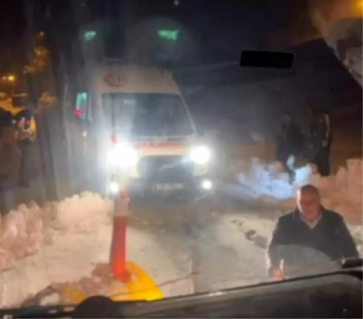 Ağrı\'da Kar Kapanan Köyde Mahsur Kalan Kalp Hastası Hastaneye Ulaştırıldı