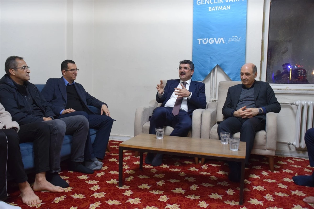 AK Parti Milletvekili Ferhat Nasıroğlu, TÜGVA\'da Gençlerle Buluştu
