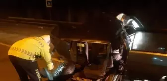 Çubuk'ta otomobil aydınlatma direğine çarptı: Sürücü yaralandı