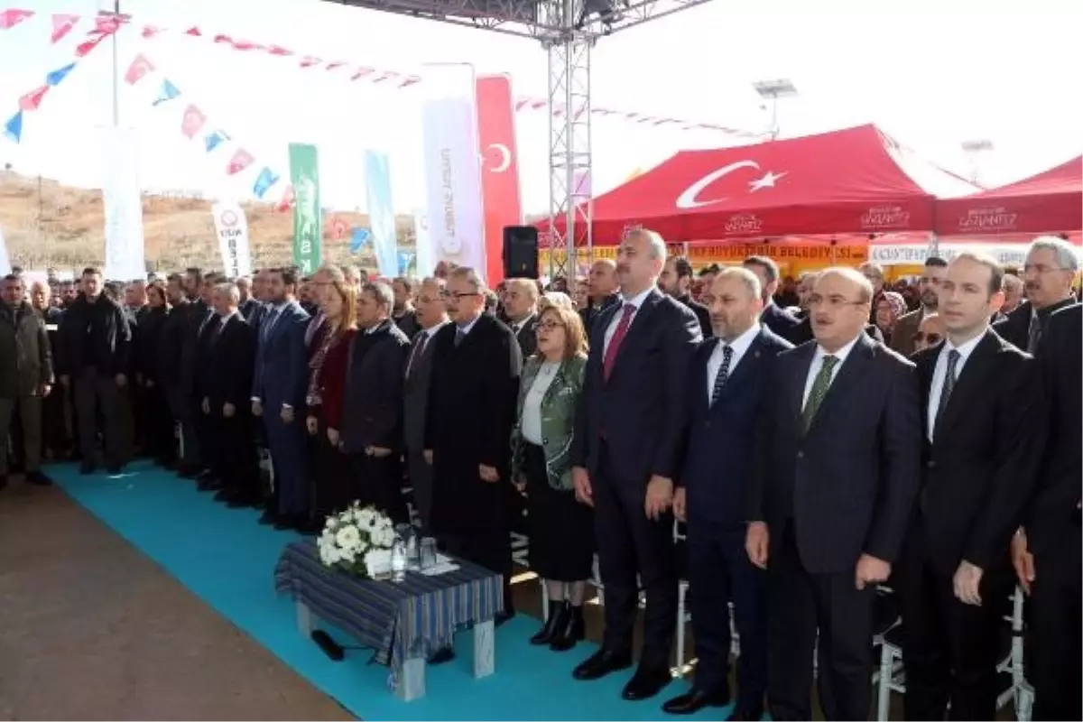 Özhaseki: Gaziantep'te 20 binden fazla konut yapılıyor