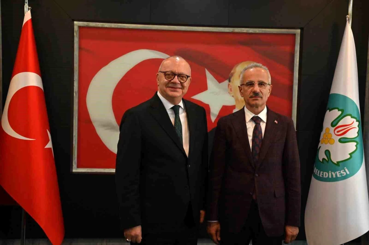 Ulaştırma ve Altyapı Bakanı Abdulkadir Uraloğlu Manisa\'da hizmetlerin kalitesini artırmayı hedefliyor