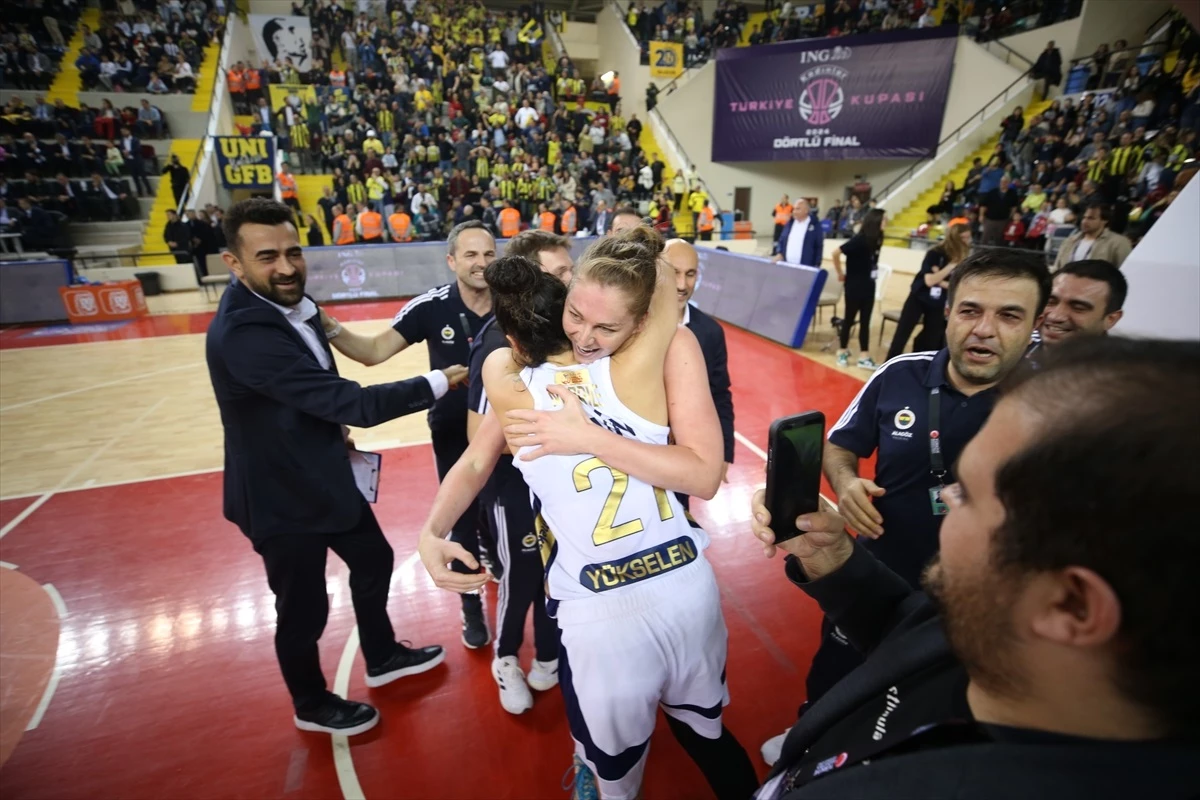 Fenerbahçe Alagöz Holding, ÇBK Mersin\'i uzatmalarda yenerek Türkiye Kupası\'nı kazandı