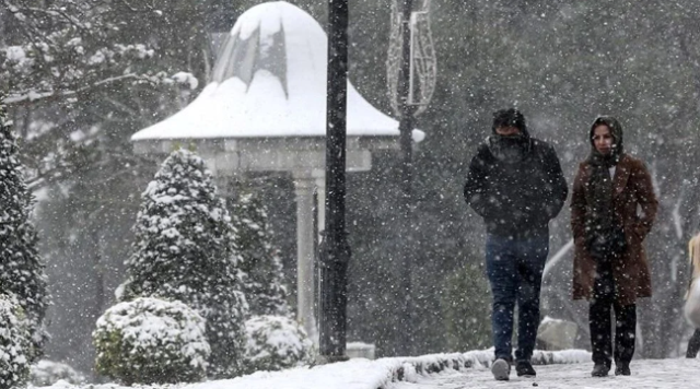 Bere, eldiven dolapta ne varsa çıkarın! İstanbul'da çarşamba günü kar yağışı bekleniyor