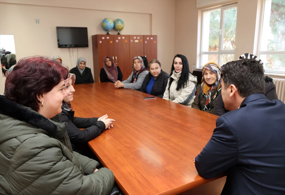 Bilecik Valisi Şefik Aygöl, Mehmet Akif Ersoy İlkokulunu ziyaret etti