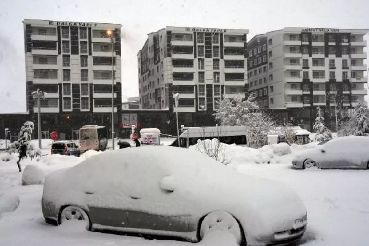 Bitlis\'te Kar Yağışı: 44 Köy Yolu Ulaşıma Kapandı