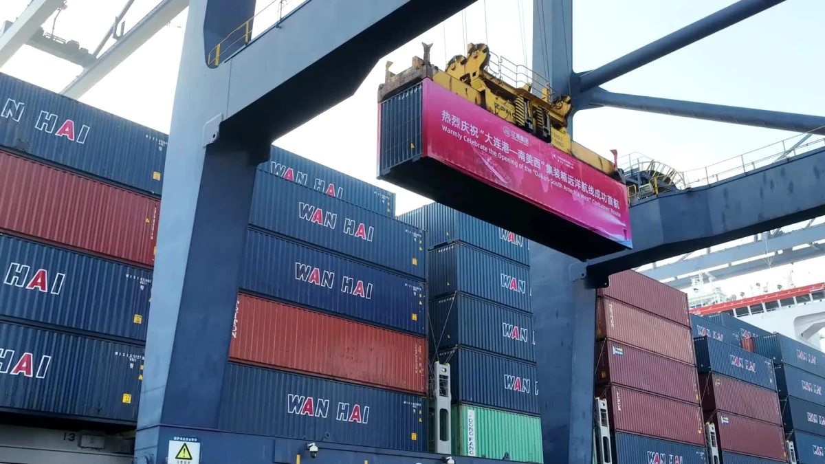 Çin\'in Dalian Limanı\'ndan Güney Amerika\'ya yeni konteyner gemisi rotası başlatıldı