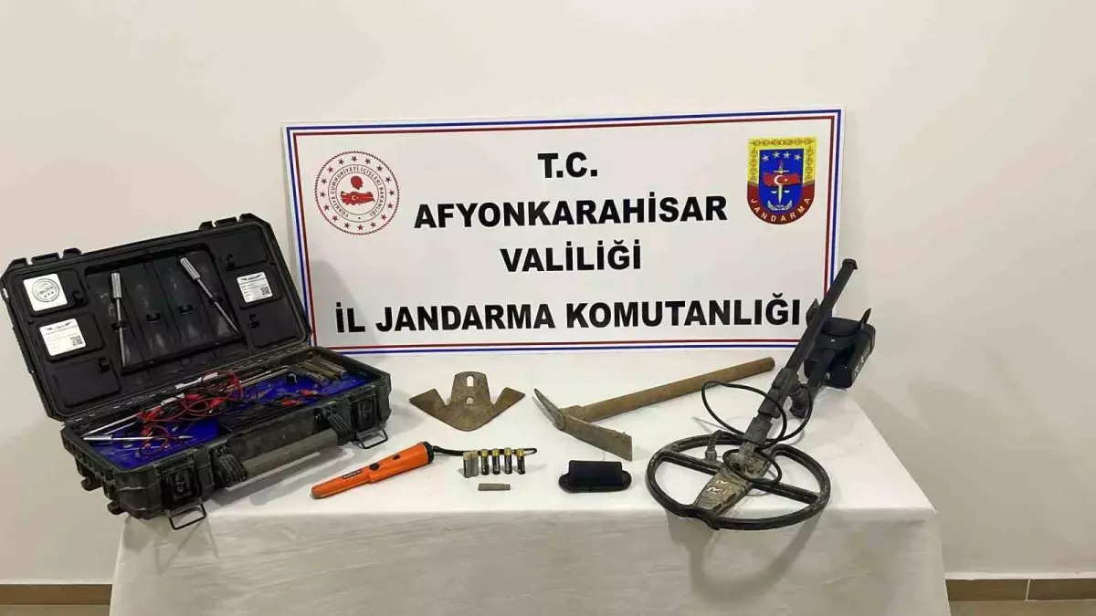 Afyonkarahisar\'da define avcıları jandarmanın baskınıyla yakalandı