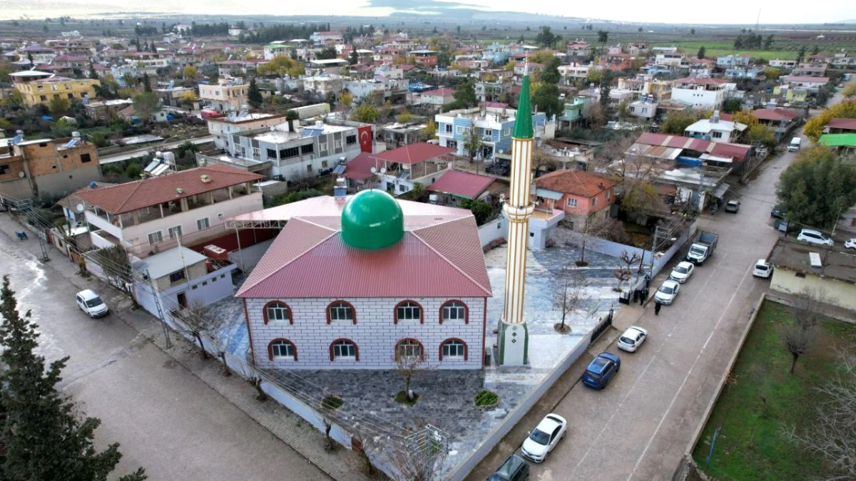 Hatay\'da depremde yıkılan camideki sapma yeni camide düzeltildi
