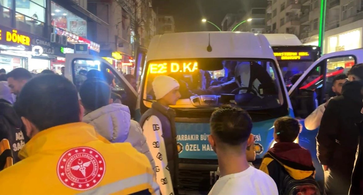 Diyarbakır\'da silahlı saldırı: Yaya ve otobüs şoförü yaralandı