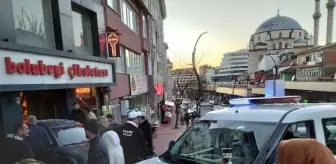 Bolu'da el freni çekilmeyen otomobil çikolata dükkanına girdi