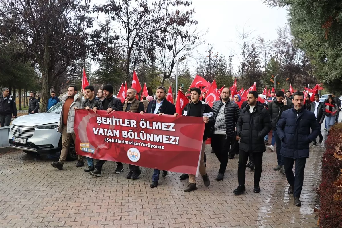 Elazığ\'da AK Parti Gençlik Kolları öncülüğünde \'Teröre Lanet Yürüyüşü\' düzenlendi